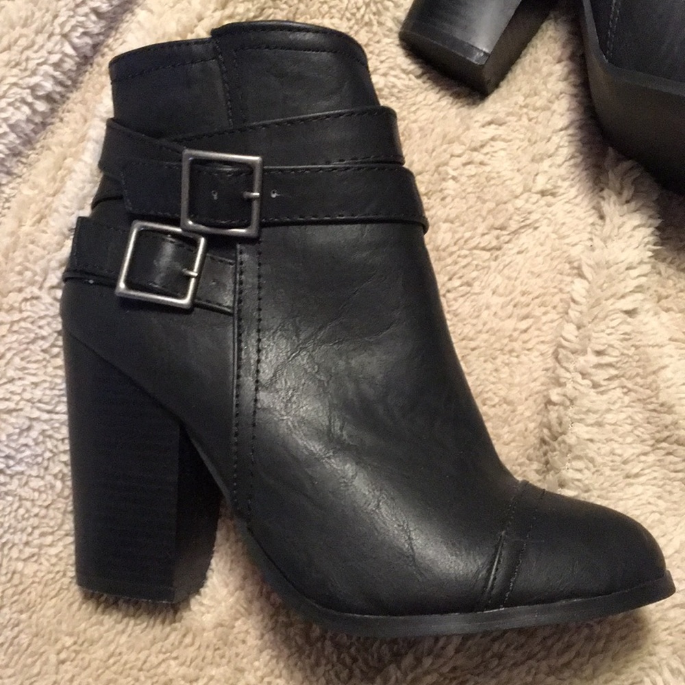 Leather ankle boots (vegan)